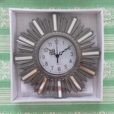 China Classic Round Plastic Clock Wall Blow House Deco 24x24cm for sale