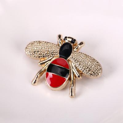 China Fashion Brooches Retro Simple Gold / New Fashion Design Plated Women Jewelry Bee Shaped Rhinestone Brooch for sale