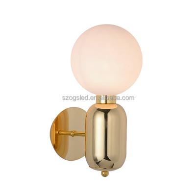 China Modern Minimalist Classic Glass Wall Sconce Wall Mount Hotel Bedroom Lamp Gold Glass Ball Modern Wall Lamp for Home for sale