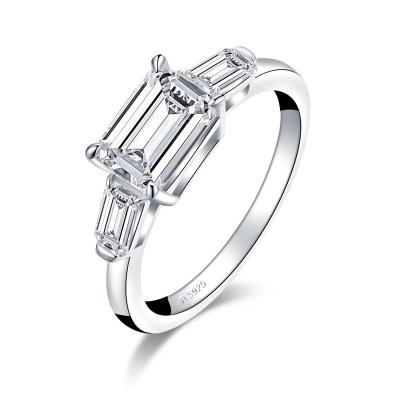 China Stone Wedding 925 Sterling Silver Ring Fine Jewelry Engagement Emerald Cut 3 Lead Free Ring Creared Diamond CZ for sale