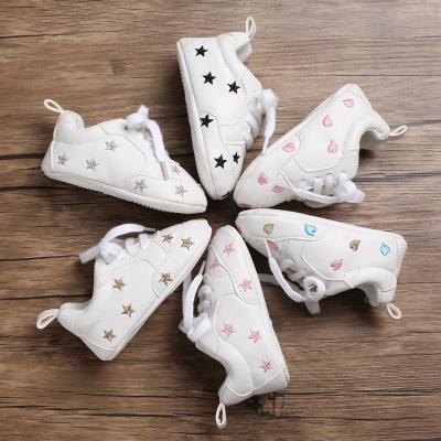 China Heart and Star Shaped Breathable Embroidered Baby Soft Soled Soled Casual Shoes Unisex Walking Baby Shoes for sale