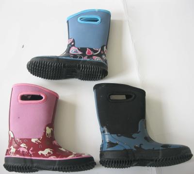 China Kids Raining Boots Cardboard Design Fashion Kids Raining Boots Neoprene Scratching Rubber Shoes For Kids for sale