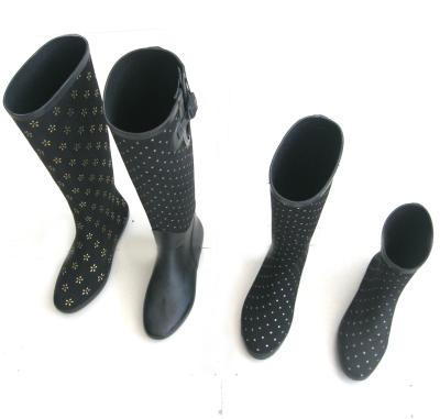 China Waterproof Neoprene Outdoor Knee Rubber Boot For Men And Women for sale