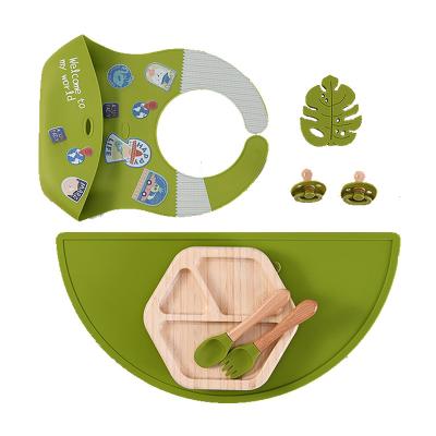 China BPA Free Silicone Newborn Baby Feeding Set Wooden Bamboo Tableware Dish Baby Animal Dinosaur Set With Suction for sale