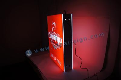 Chine Caissons lumineux acryliques adaptés aux besoins du client de LED pour la promotion et la publicité à vendre