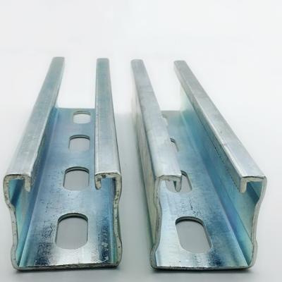 Chine 3.26 kg/m Canaux de soutènement métallique en argent de 6 m pour panneaux solaires à vendre