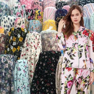 China Poly Material 100% Stretch Wholesale Custom Design Floral Digital Printing Polyester Stretch Satin Fabric for sale