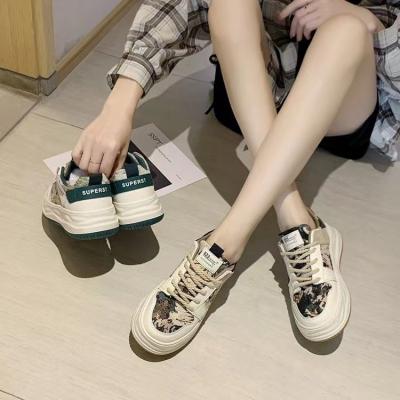 China Fashion Trend Customized 2022 Soft Unique Running Shoes Ladies Spring Girls Casual Flat Shoes for sale