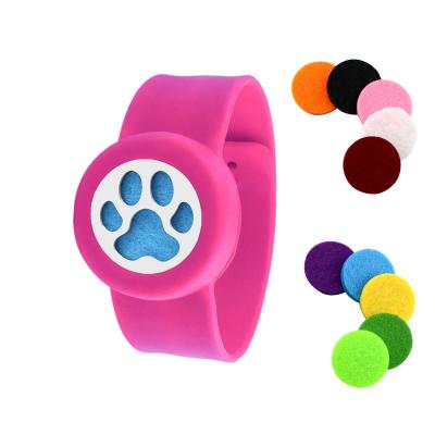 China Fashion Aromatherapy Silicone Bracelet Jewelry Paw Design Silicone Aroma Essential Oil Diffuser Bracelet for sale