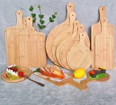 China Sustainable Hot Selling Bamboo Cutting Plate Organic Kitchen Set Cutting Board With Handle for sale