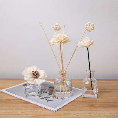 China Sustainable Natural Handmade Sola Flowers Thatch Household Aromatherapy Diffuser Decoration for sale