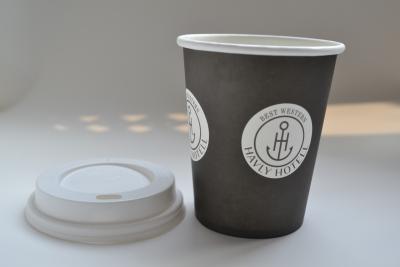 Chine Tasses de café de papier à mur unique, tasses jetables noires de jus avec des couvercles à vendre