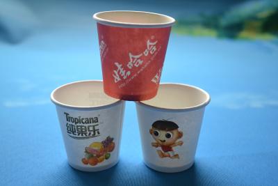 China Tazas de papel de un sólo recinto de la impresión de encargo reciclables para las bebidas calientes en venta