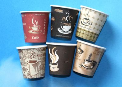 China Tazas de café de papel disponibles personalizadas recicladas con las tapas en venta