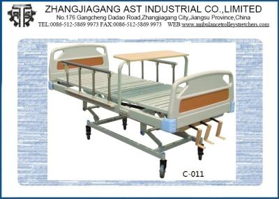 China Aleación de aluminio de función triple manual plegable inestable triple de la cama de hospital con la tabla de Dinning en venta