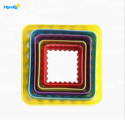 China Sustainable Food Grade Plastic Box Packing Plastic 5pcs Square Shaped Cookie Cutter Set for sale