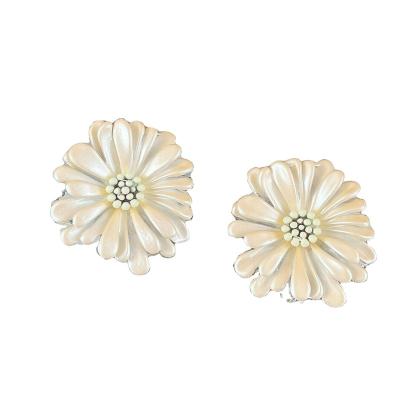 China FASHIONABLE style of small daisy flowers ladies supple women's fashionable luxurious elegant soft and refreshing earrings for sale