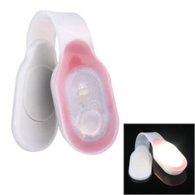 China Night Light CR2032 Button Batteries Powered LED Clothes Silicone Magnetic Clip Lamp for sale