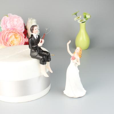 China Festival Decoration Selection Wedding Cake Dolls Resin Cake Toppers Cake Decorations Resin Crafts For Bride And Groom To Wedding Suppliers for sale