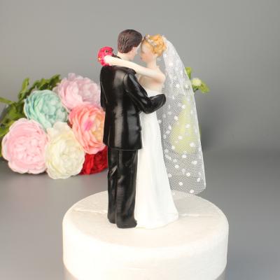 China Festival Decoration Selection Wedding Cake Dolls Kiss Wedding Look Cake Decorations Resin Crafts For Bride And Groom To Wedding Suppliers for sale