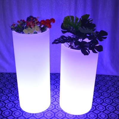 China Modern Stylish Power IP 68 Water Proof IR Remote Controlled Self Led Flower Pot for sale