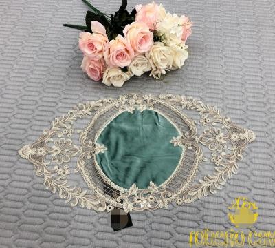 China Easy to clean NEW DESIGN 2021 velvet table runner with lace border, runner set for sale