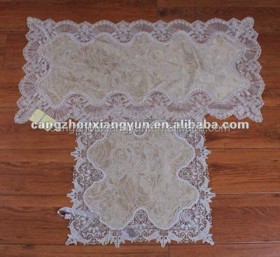 China Oilproof Elegant White Embroidery Handmade Beaded Wedding Tablecloth for sale