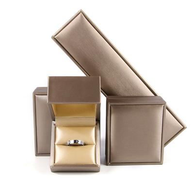 China Eco-friendly Luxury Leather Jewelry Gift Box Jewelry Set Package Schmuckverpackung For Rings Pendants Bracelets for sale