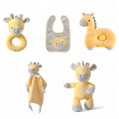 China 2018 New Baby Gift Rattle Quilt Yellow Soft Plush Toy With Bib CE Certification Cartoon Giraffe Baby Set Newborn Gift for sale