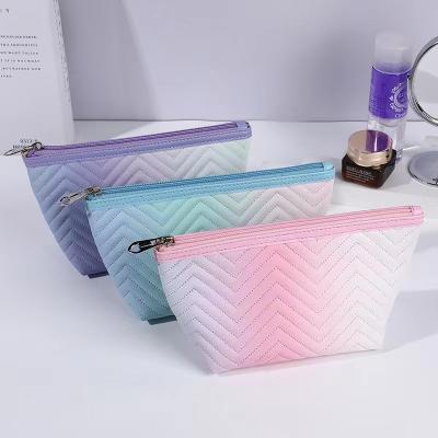 China New Fashion Gradient Luxury Gift Bag With Logo Zipper Closure PU Cosmetic Bag Luxury Beauty Makeup Bag Knitted For Women for sale