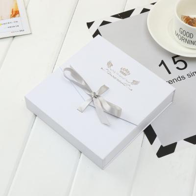 China Recycled Materials Custom Logo Gift Necklace Ring Packaging Book Style Luxury Flip Magnetic Jewelry Box for sale