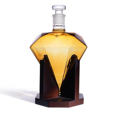 China Hot Selling Single Shaped Diamond Shaped Whiskey Decanter Glass Liquor Decanter With Wooden Stand For Bourbon Great Gifts For Men for sale