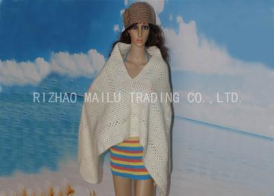 China Cabo bicolor del ganchillo de la forma de Triangel de la alpaca de las muchachas del poncho caliente con cuello de pico del ganchillo en venta