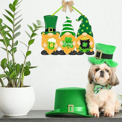 China Home Decoration Wholesale St.Patrick's Day Decor Wreath Sign Gnome Faceless Doll Lucky Wall Decoration Wreath Sign for sale