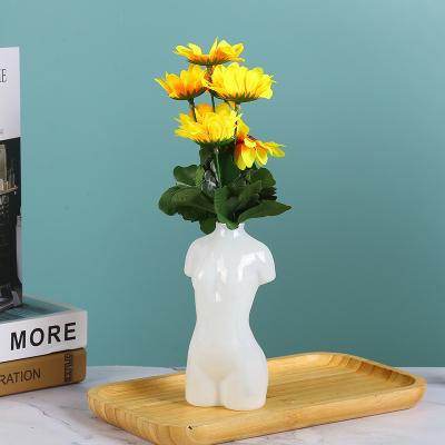 China 2022 Cheap Price Hot Selling Clear Glass Vase Flower Table Minimalist Home Decor Clear Glass Vase for sale