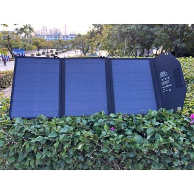 China Portable and Lightweight Solar Folding Bag with 2 Usb Ports 2.35 Kgs Folded Dimensions 39.9 X 35.5 X 3.9 Cm for sale