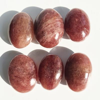 China Wholesale China Strawberry Quartz Palm Sized Crystal Palm Stones Healing for sale