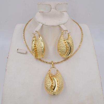 China CLASSIC Dubai Woman Jewelry Necklace Earring Set New 24k Gold Jewelry Set Fashion Big Ball Pendants Design NT0243 for sale