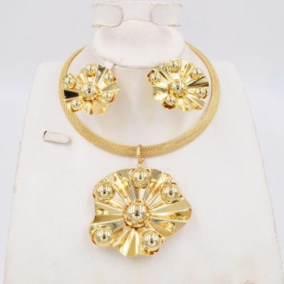 China CLASSIC High Quality Plated Italian Gold Jewelry Set Fashion Flower Women Necklace Earring Set for sale