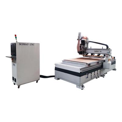 China Hotels CE Approved 380V 3 Axis Auto Tool Switch CNC Wood Router Machine for sale