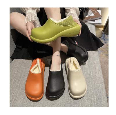 China 2021Fall fashion trend and new winter cover heel fluffy slippers shape the main household cotton plush unisex big slipper for sale