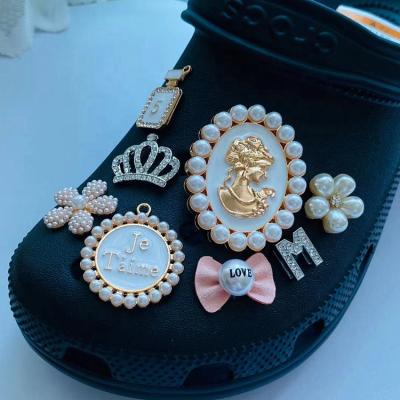 China Available promotional premium metal of DIY custom hobble charm with diamonds Croc shoe charms decoration accessories for Croc shoe for sale