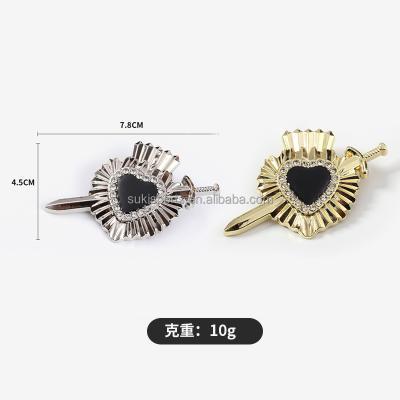 China Custom ALLOY Gold Brooches Ribbon Pins Baroque Brooch Pin Trendy Vintage Brooches Decoration Chest Chain Accessories for sale