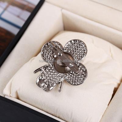 China Wholesale custom simple chest bodice decoration glare ALLOY fashion fixed and generous brooch for sale