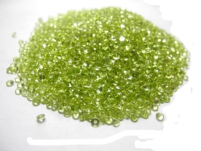 China 1.5mm Round Small Peridot Loose Gemstones For Jewelry Settings for sale