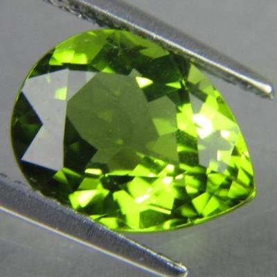 China AAA Quality Natural Peridot Loose Gemstones 5 X 3 MM Pears Cut for sale