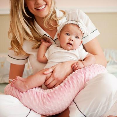 China Hot Selling PORTABLE Solid Points Newborn Baby Pillow Soft Maternity Nursing Nursing Blanket For Infant for sale