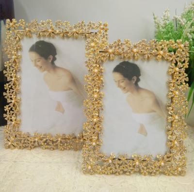 China Simple high-grade gold 7 inch photo frame alloy photo frame crystal photo frame for sale