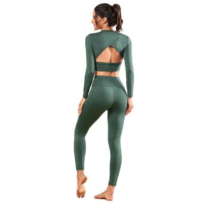 China Breathable Gym Fitness Sets Two Piece Yoga Suit Wear Women Apparel Fashion Autumn Green And Black Cropped Long Top Sleeve Back Trough for sale