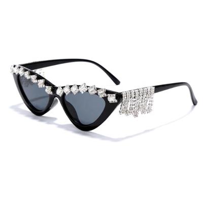 China 2020 New Arrivals Vintage Luxury Ladies UV400 Bling Glass Cat Eye Diamond Frame Crystal Sunglasses for sale